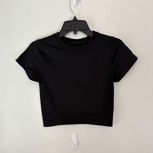 All in Motion Black Short Sleeve Cropped Tee Size Medium